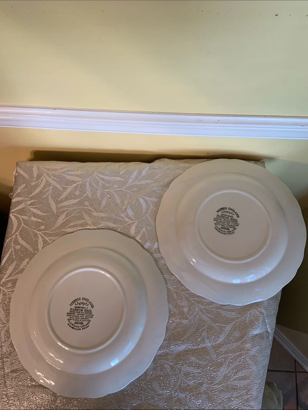 Merrie England Haddon Hall J&G Meskin Dinner Plates Set of 2
